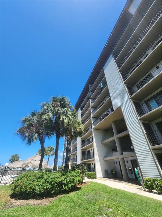 For Rent: $2,600 (2 beds, 2 baths, 1218 Square Feet)