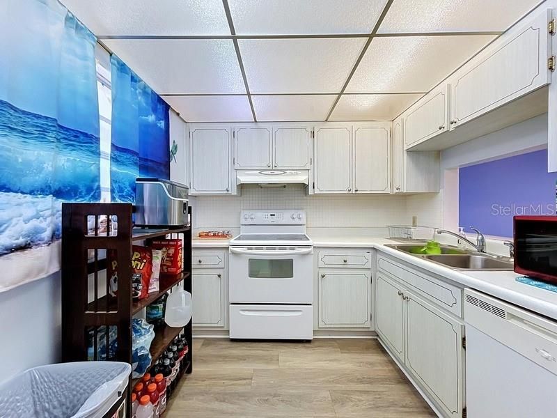 For Sale: $255,000 (2 beds, 2 baths, 1105 Square Feet)