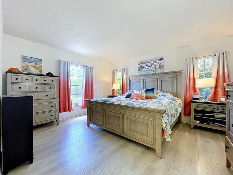 For Sale: $255,000 (2 beds, 2 baths, 1105 Square Feet)