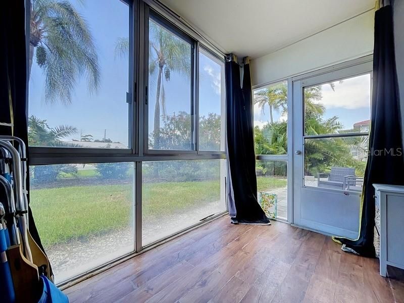 For Sale: $255,000 (2 beds, 2 baths, 1105 Square Feet)