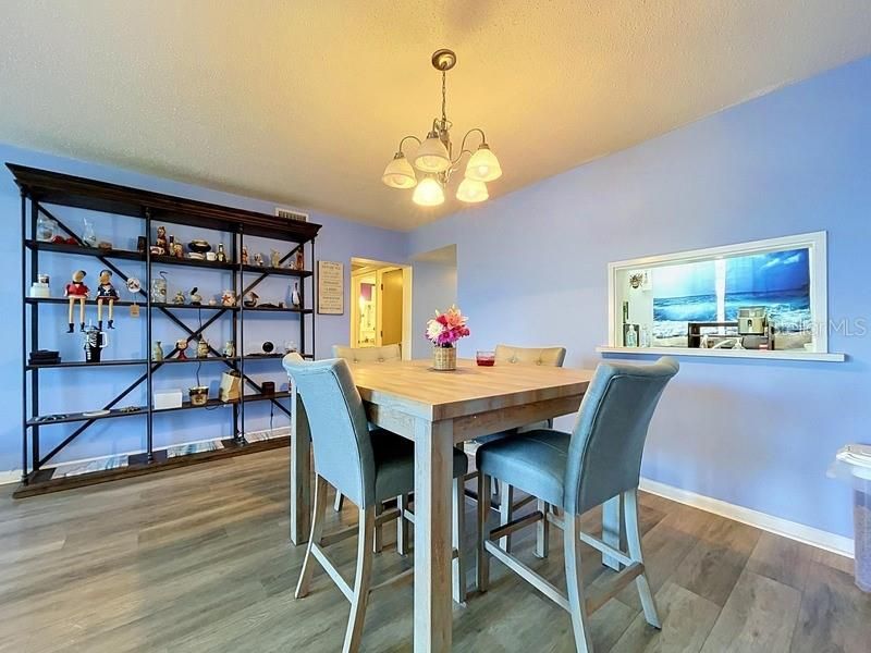 For Sale: $255,000 (2 beds, 2 baths, 1105 Square Feet)