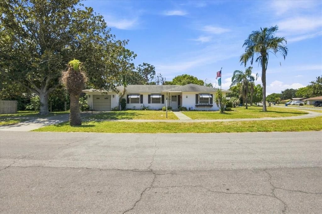 For Sale: $234,900 (2 beds, 1 baths, 1340 Square Feet)