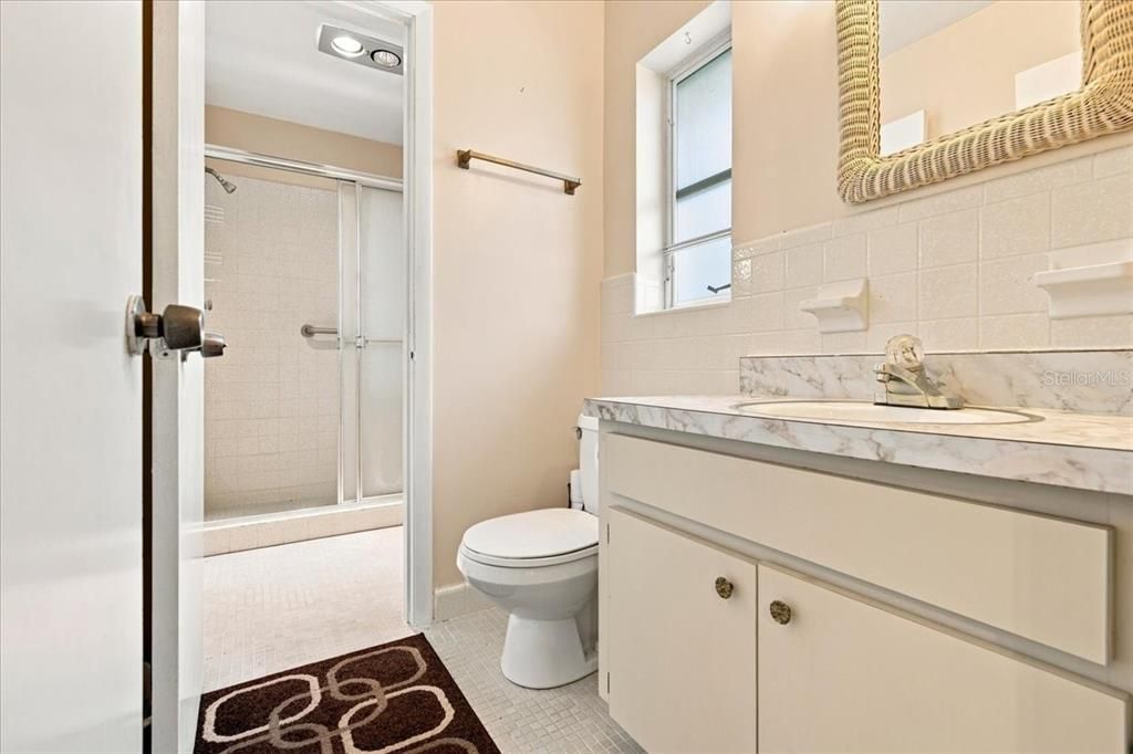 For Sale: $234,900 (2 beds, 1 baths, 1340 Square Feet)