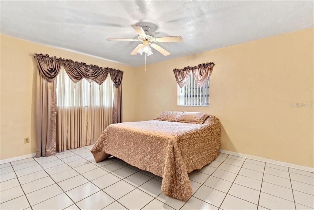 For Sale: $234,900 (2 beds, 1 baths, 1340 Square Feet)