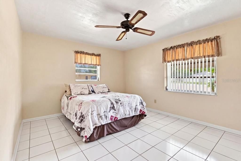 For Sale: $234,900 (2 beds, 1 baths, 1340 Square Feet)