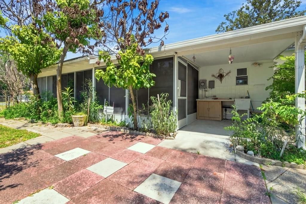 For Sale: $234,900 (2 beds, 1 baths, 1340 Square Feet)