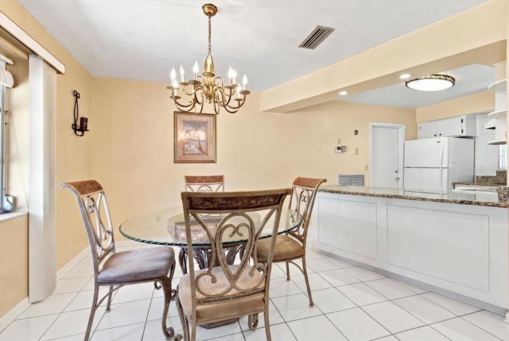 For Sale: $234,900 (2 beds, 1 baths, 1340 Square Feet)