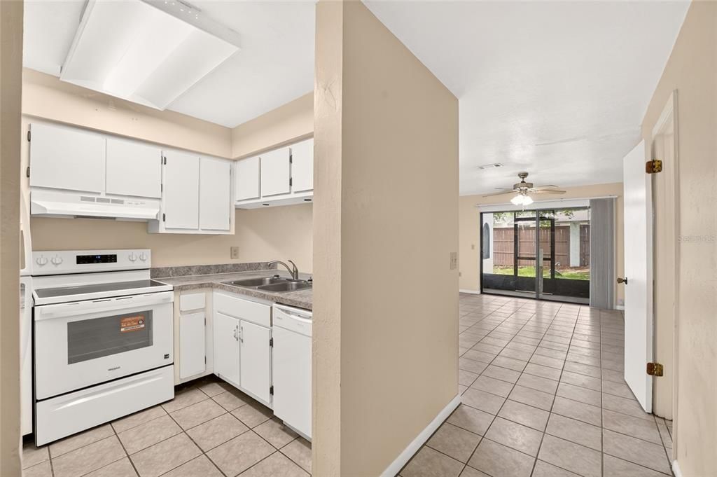 For Sale: $134,900 (2 beds, 2 baths, 1088 Square Feet)