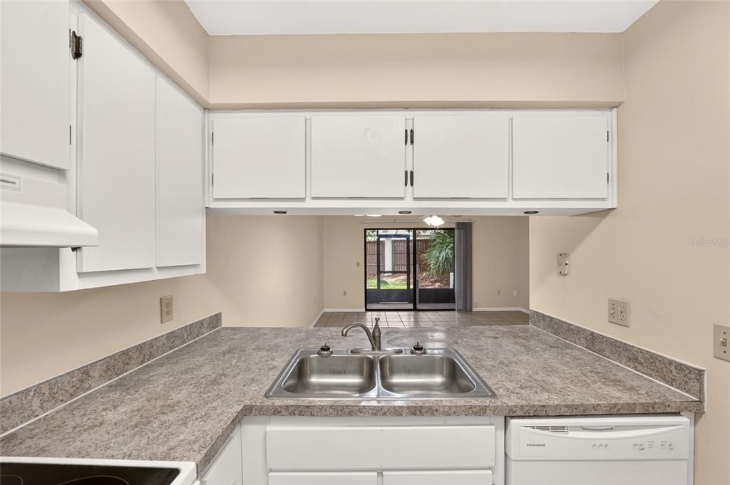 For Sale: $134,900 (2 beds, 2 baths, 1088 Square Feet)