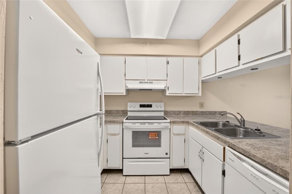 For Sale: $134,900 (2 beds, 2 baths, 1088 Square Feet)