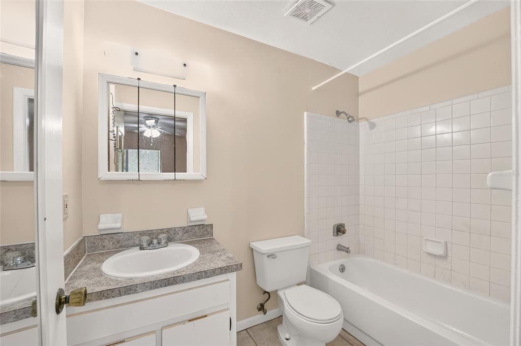 For Sale: $134,900 (2 beds, 2 baths, 1088 Square Feet)