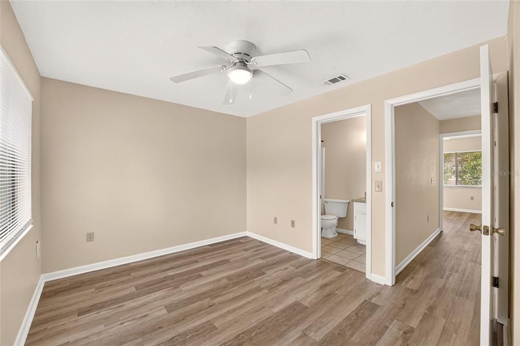 For Sale: $134,900 (2 beds, 2 baths, 1088 Square Feet)