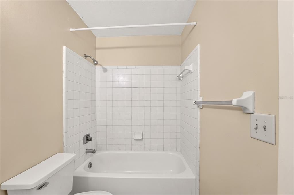 For Sale: $134,900 (2 beds, 2 baths, 1088 Square Feet)