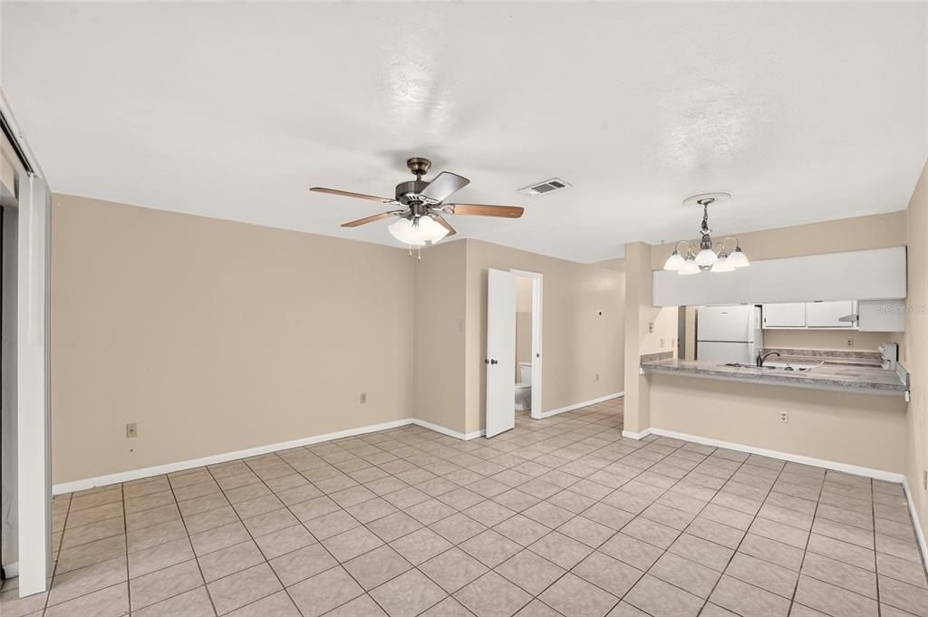 For Sale: $134,900 (2 beds, 2 baths, 1088 Square Feet)