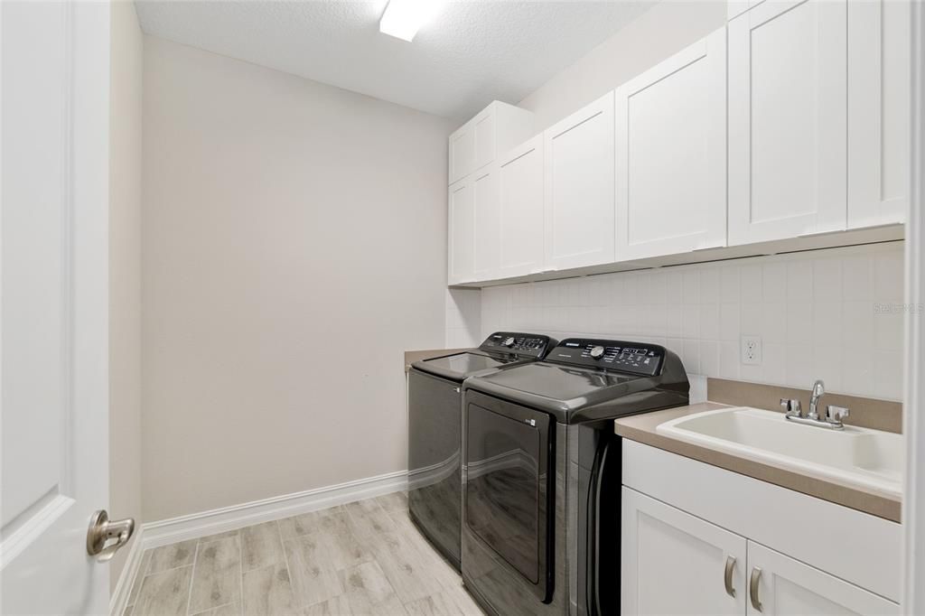 For Rent: $3,000 (3 beds, 3 baths, 2459 Square Feet)