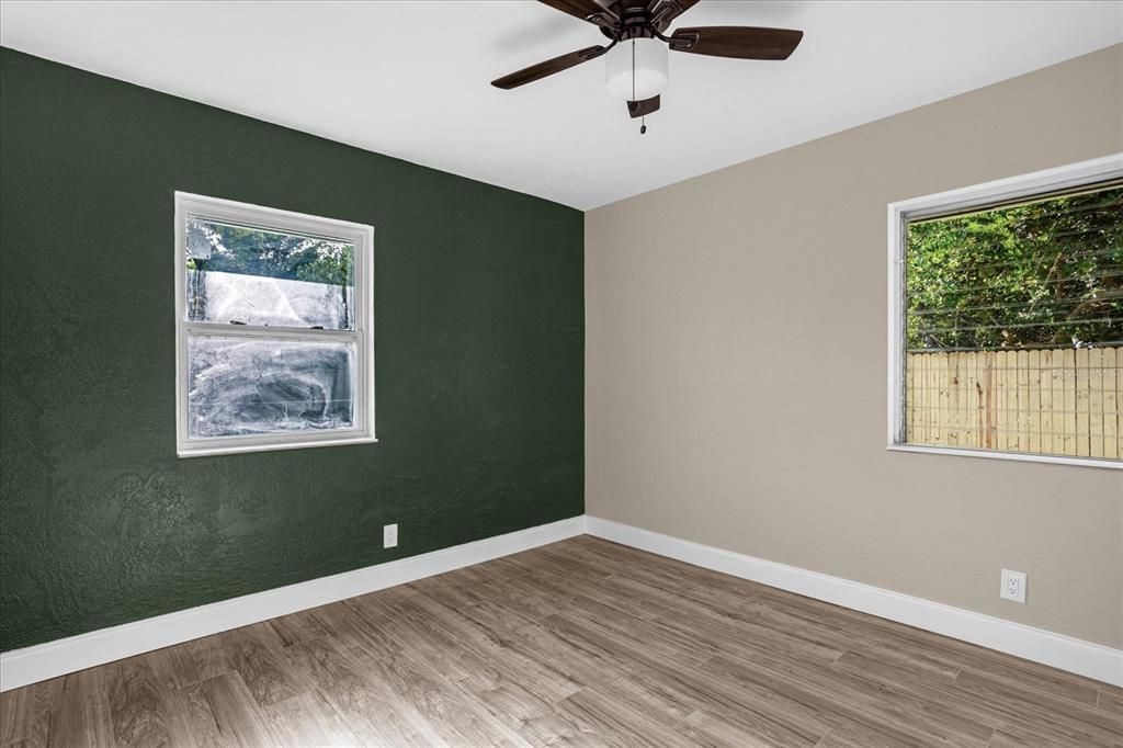 For Sale: $275,000 (3 beds, 2 baths, 1256 Square Feet)