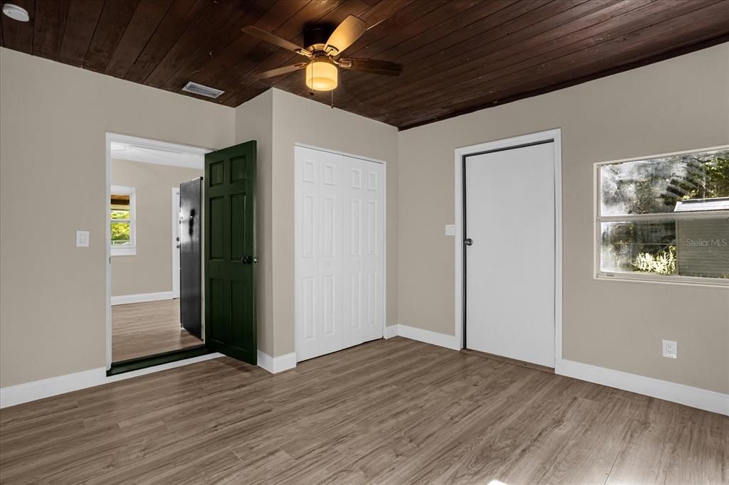 For Sale: $275,000 (3 beds, 2 baths, 1256 Square Feet)