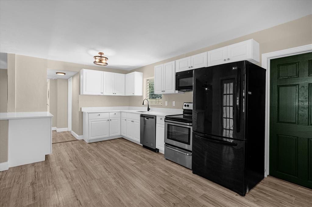For Sale: $275,000 (3 beds, 2 baths, 1256 Square Feet)