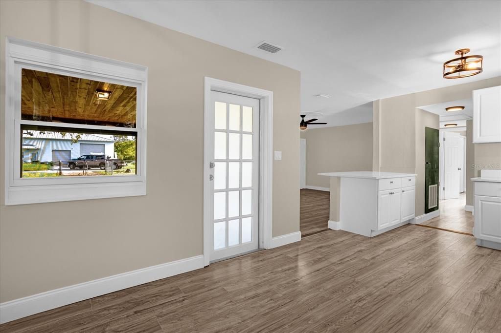 For Sale: $275,000 (3 beds, 2 baths, 1256 Square Feet)