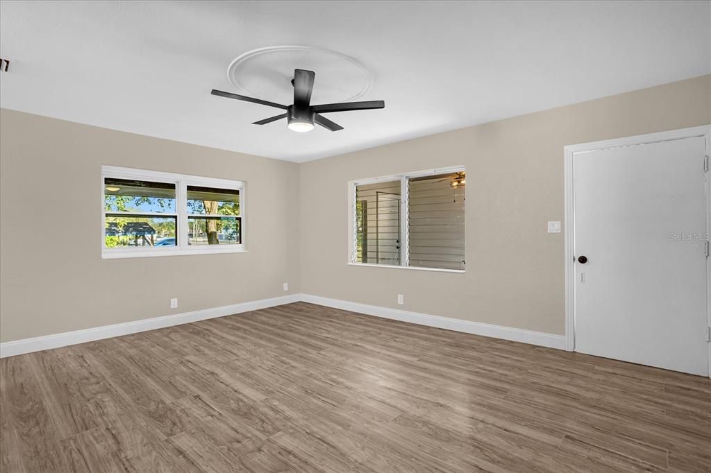 For Sale: $275,000 (3 beds, 2 baths, 1256 Square Feet)