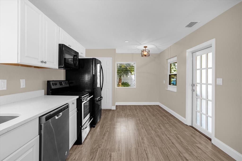 For Sale: $275,000 (3 beds, 2 baths, 1256 Square Feet)