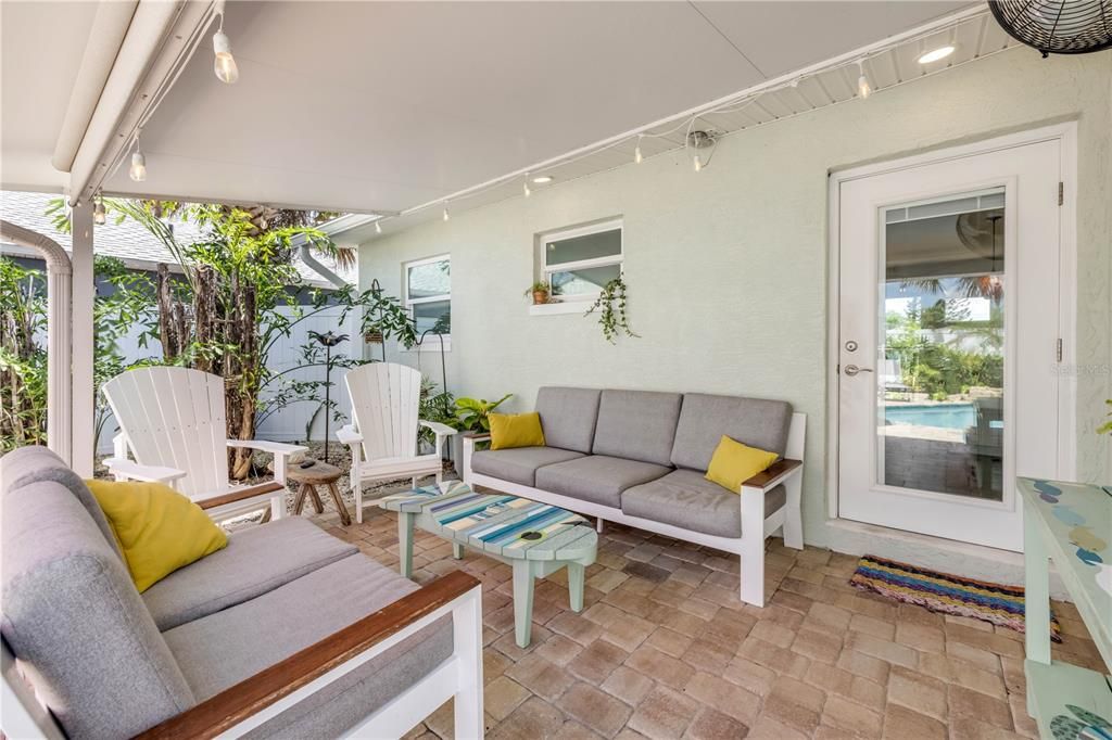En Venta: $649,000 (3 camas, 2 baños, 1214 Pies cuadrados)