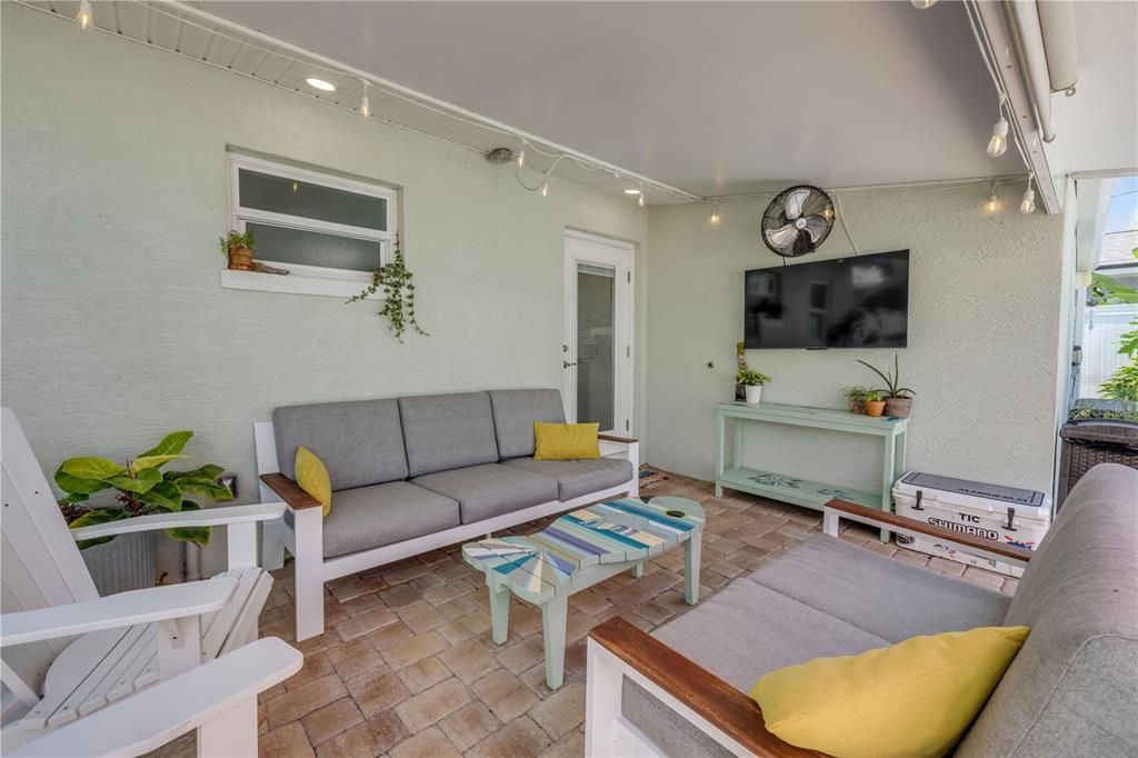 En Venta: $649,000 (3 camas, 2 baños, 1214 Pies cuadrados)