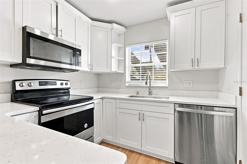 For Sale: $409,000 (3 beds, 2 baths, 1307 Square Feet)