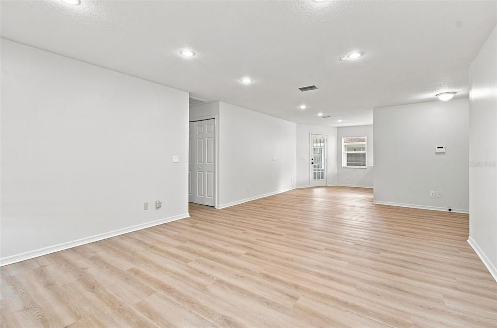 For Sale: $409,000 (3 beds, 2 baths, 1307 Square Feet)