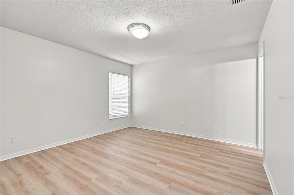 For Sale: $409,000 (3 beds, 2 baths, 1307 Square Feet)