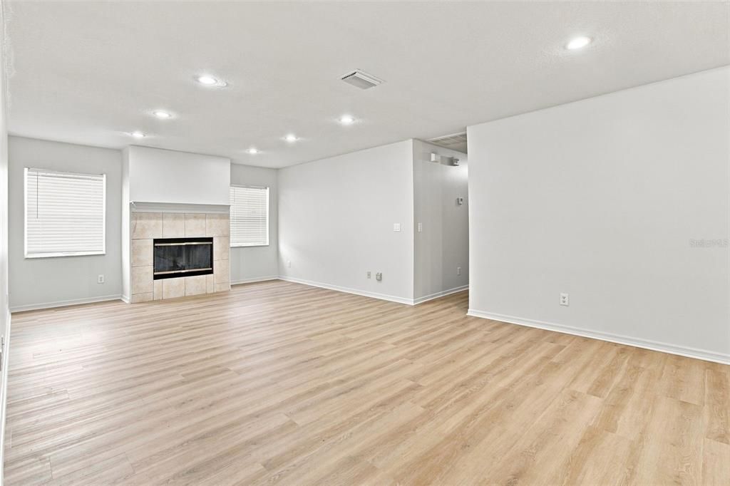 For Sale: $409,000 (3 beds, 2 baths, 1307 Square Feet)