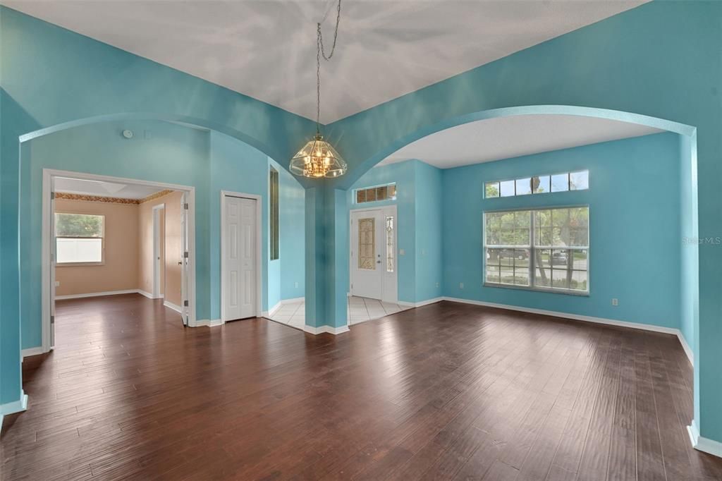For Sale: $389,000 (3 beds, 2 baths, 2149 Square Feet)