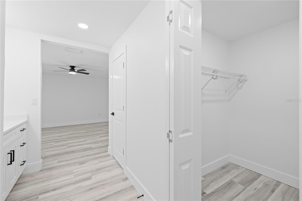 En Venta: $489,999 (3 camas, 2 baños, 2406 Pies cuadrados)