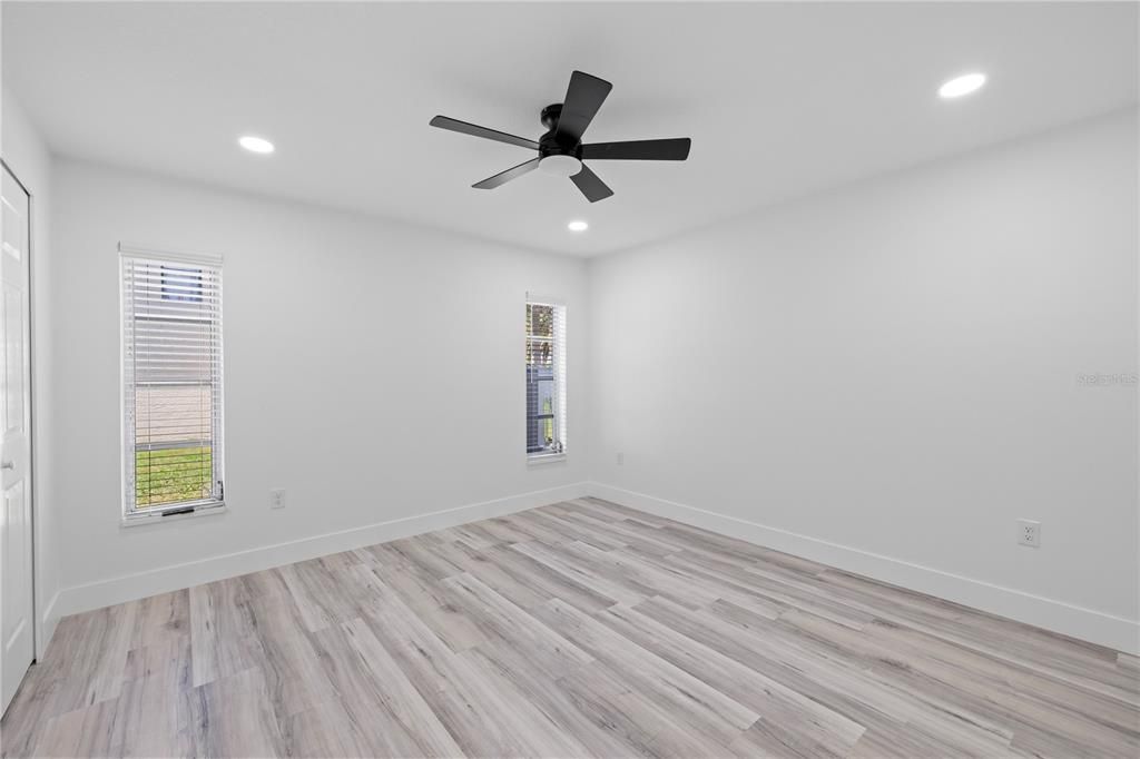 En Venta: $489,999 (3 camas, 2 baños, 2406 Pies cuadrados)