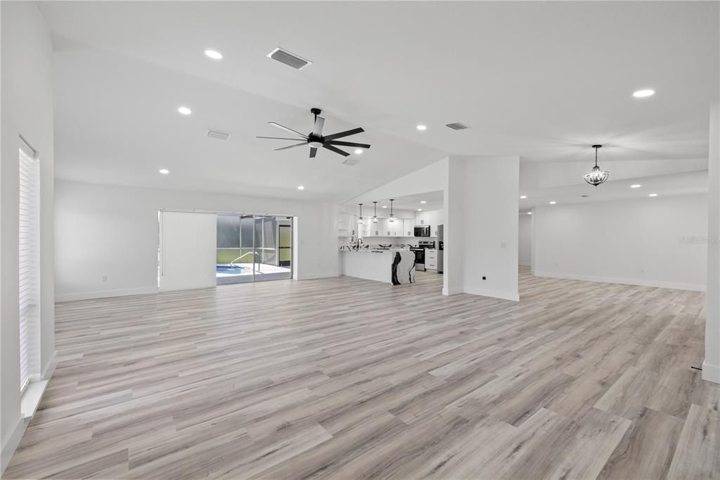 En Venta: $489,999 (3 camas, 2 baños, 2406 Pies cuadrados)