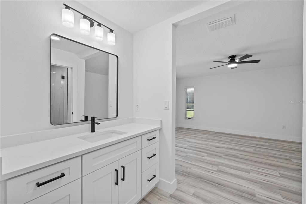 En Venta: $489,999 (3 camas, 2 baños, 2406 Pies cuadrados)