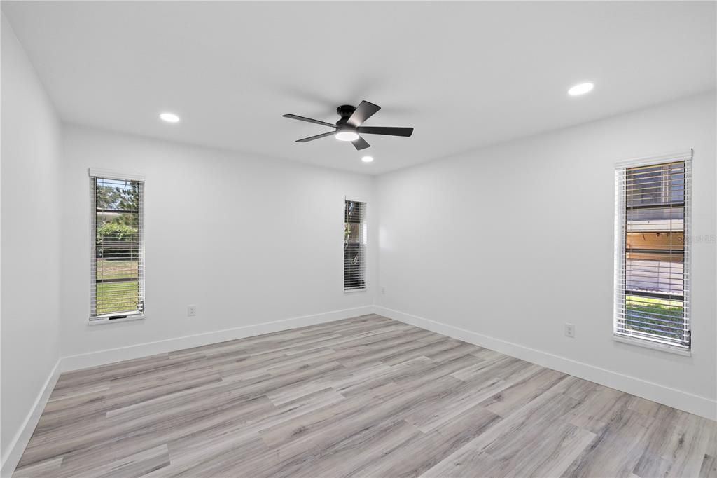 En Venta: $489,999 (3 camas, 2 baños, 2406 Pies cuadrados)