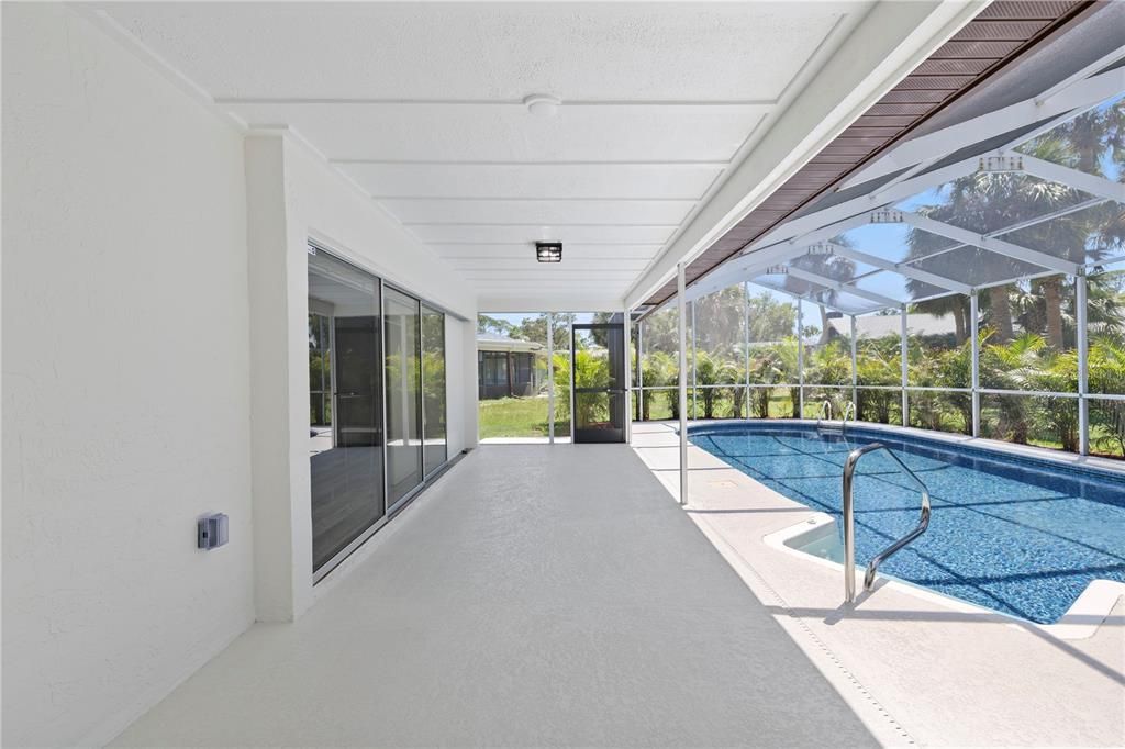 En Venta: $489,999 (3 camas, 2 baños, 2406 Pies cuadrados)