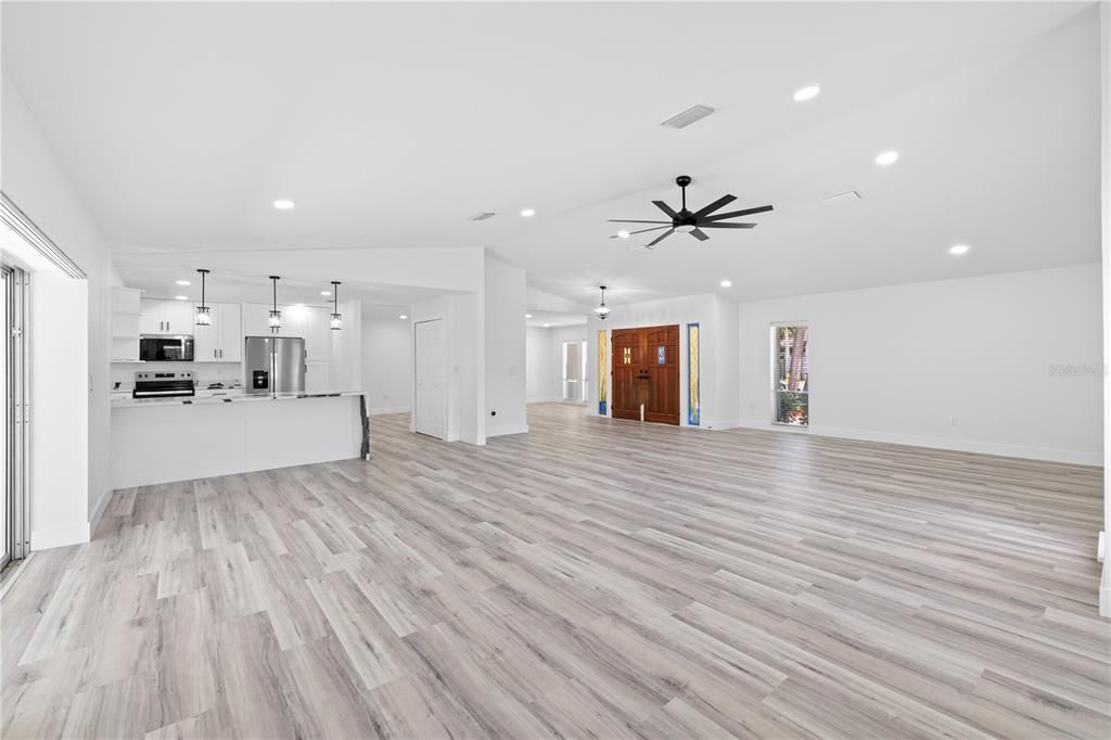 En Venta: $489,999 (3 camas, 2 baños, 2406 Pies cuadrados)