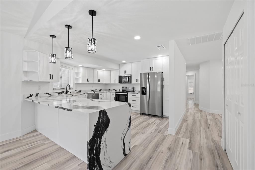En Venta: $489,999 (3 camas, 2 baños, 2406 Pies cuadrados)