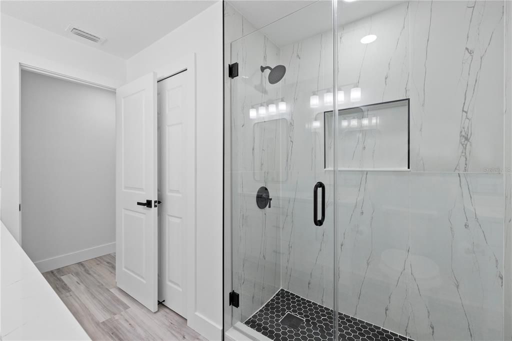 En Venta: $489,999 (3 camas, 2 baños, 2406 Pies cuadrados)