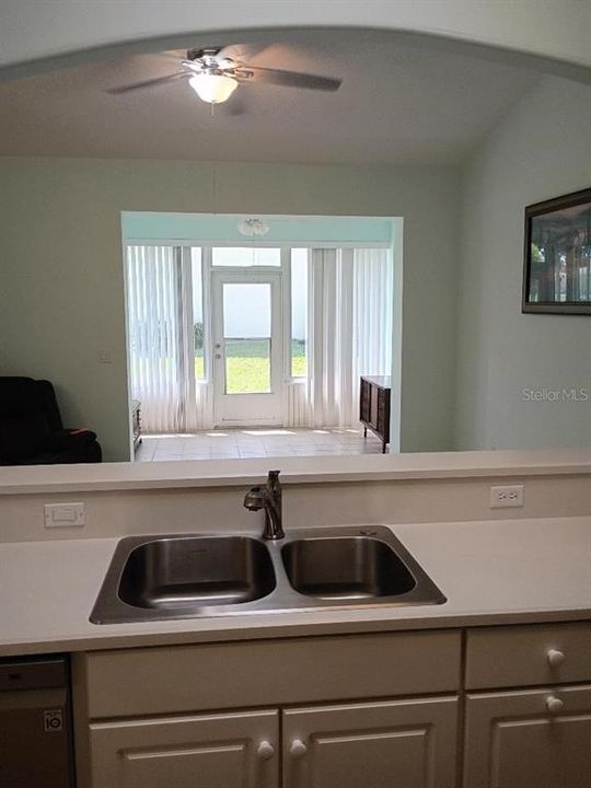 For Sale: $254,900 (2 beds, 2 baths, 1143 Square Feet)