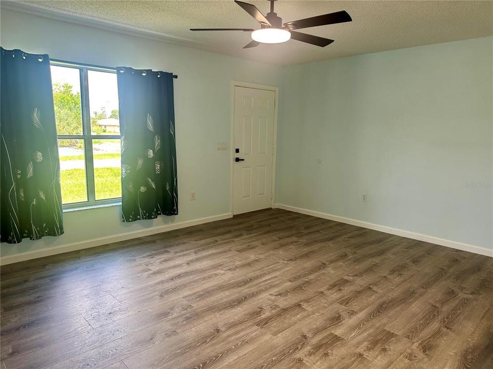 For Sale: $345,678 (3 beds, 2 baths, 1272 Square Feet)