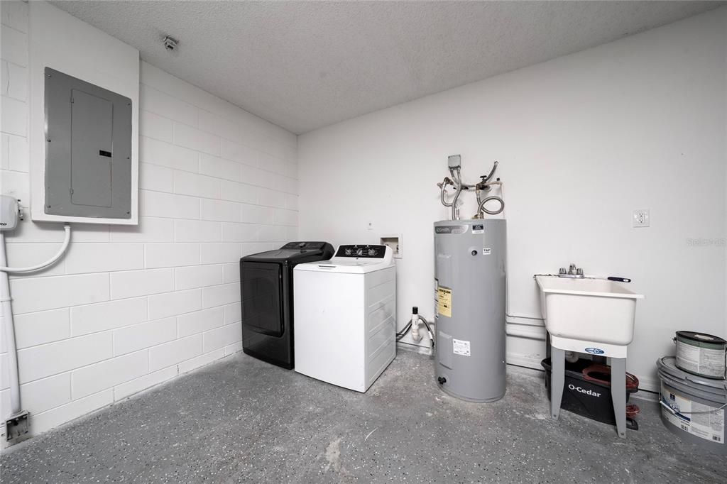 For Sale: $380,000 (3 beds, 2 baths, 1329 Square Feet)