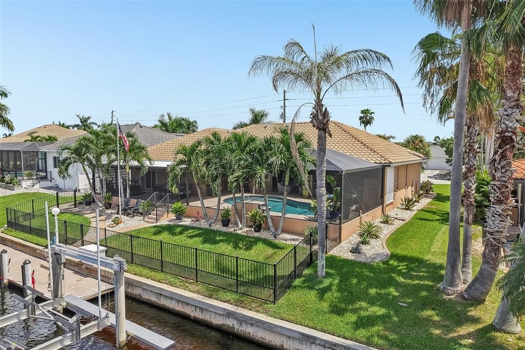 En Venta: $899,900 (3 camas, 2 baños, 2211 Pies cuadrados)