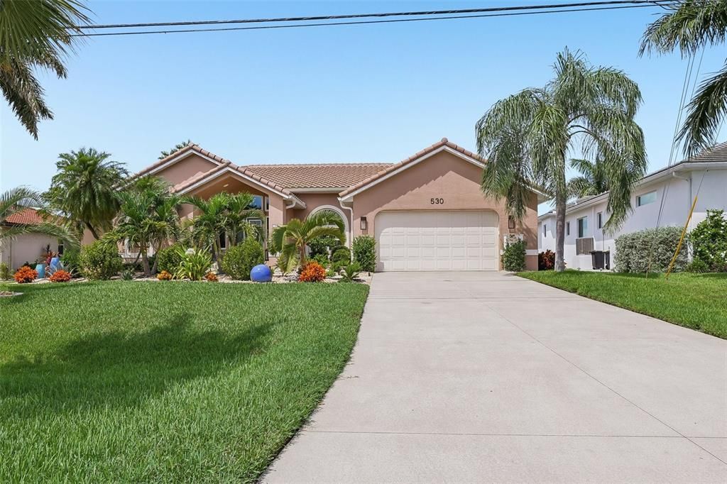 En Venta: $899,900 (3 camas, 2 baños, 2211 Pies cuadrados)