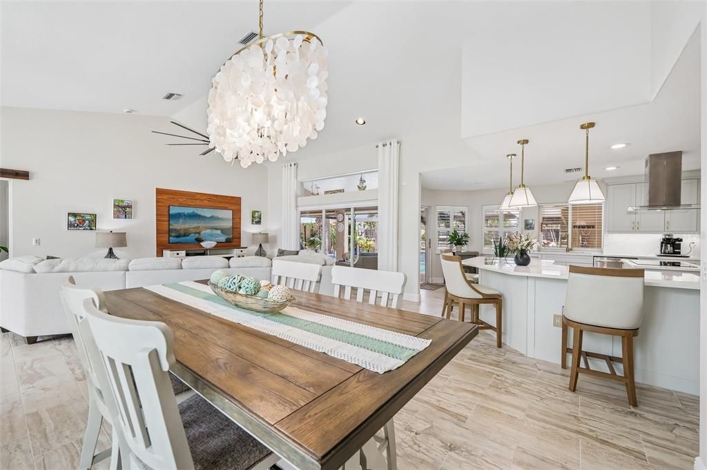 En Venta: $899,900 (3 camas, 2 baños, 2211 Pies cuadrados)