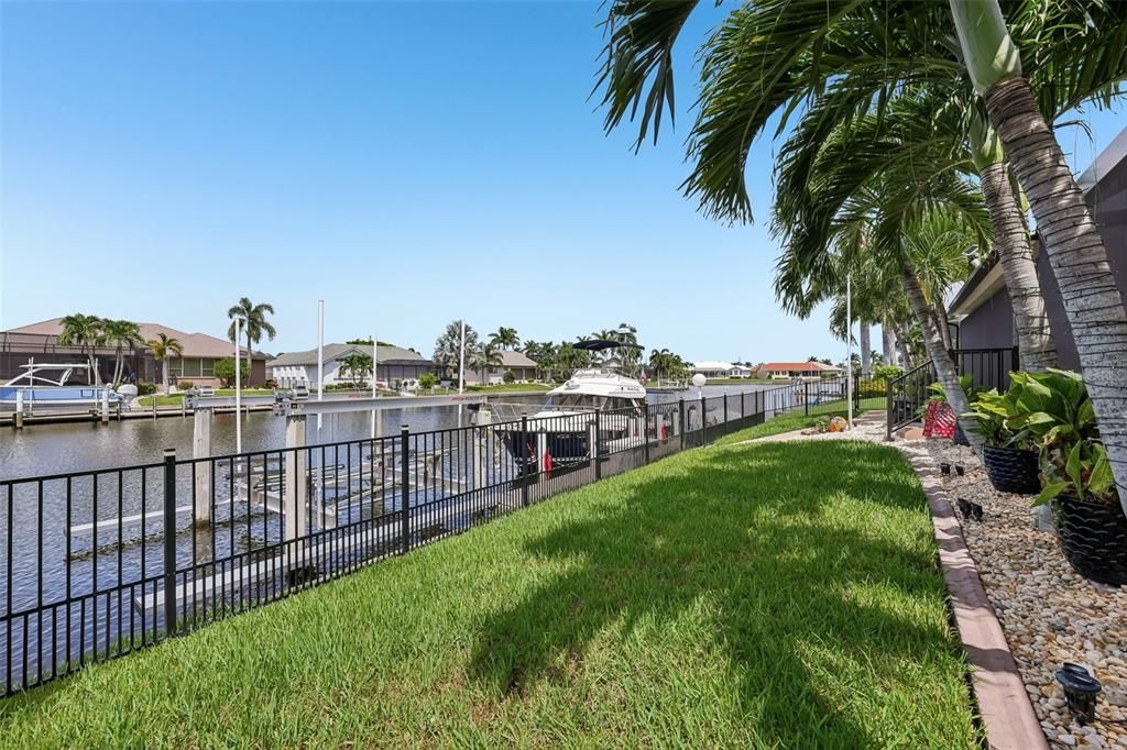 En Venta: $899,900 (3 camas, 2 baños, 2211 Pies cuadrados)