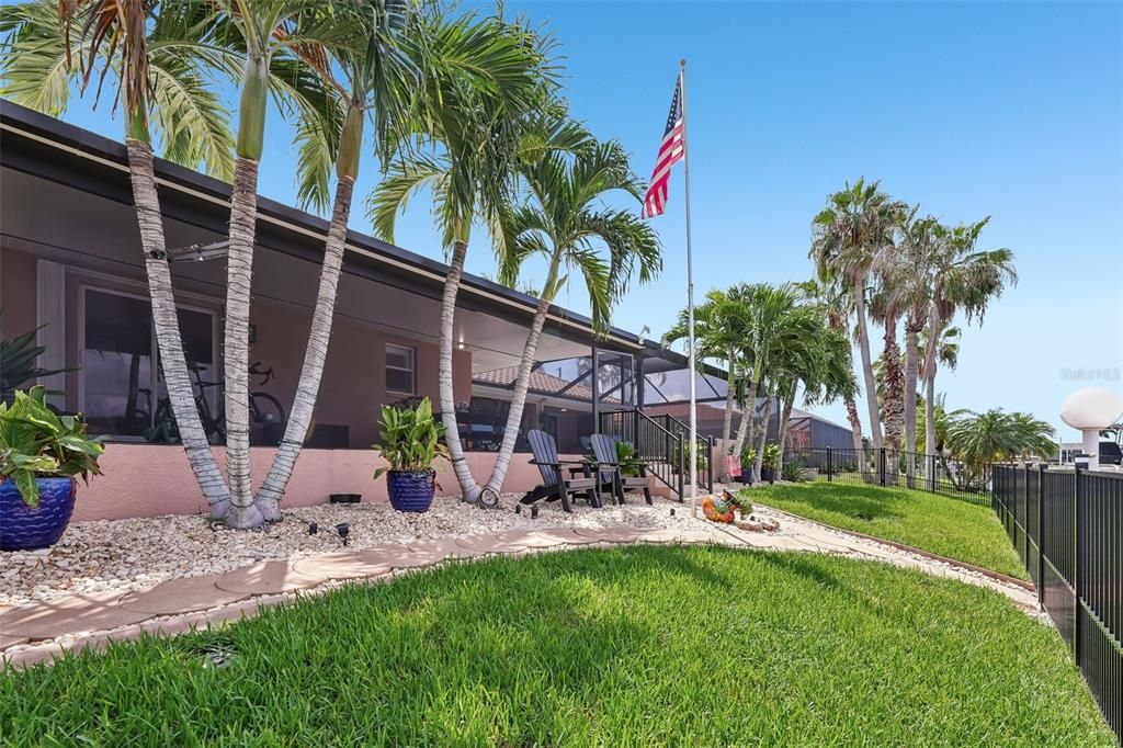 En Venta: $899,900 (3 camas, 2 baños, 2211 Pies cuadrados)