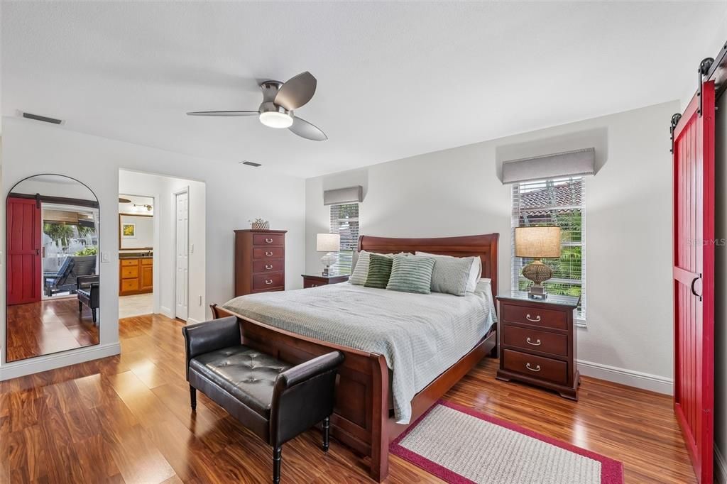 En Venta: $899,900 (3 camas, 2 baños, 2211 Pies cuadrados)